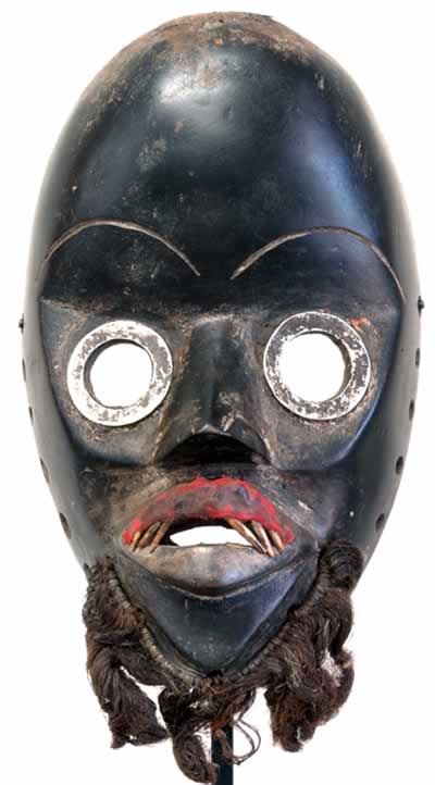 Dan Mask, Liberia on metal stand